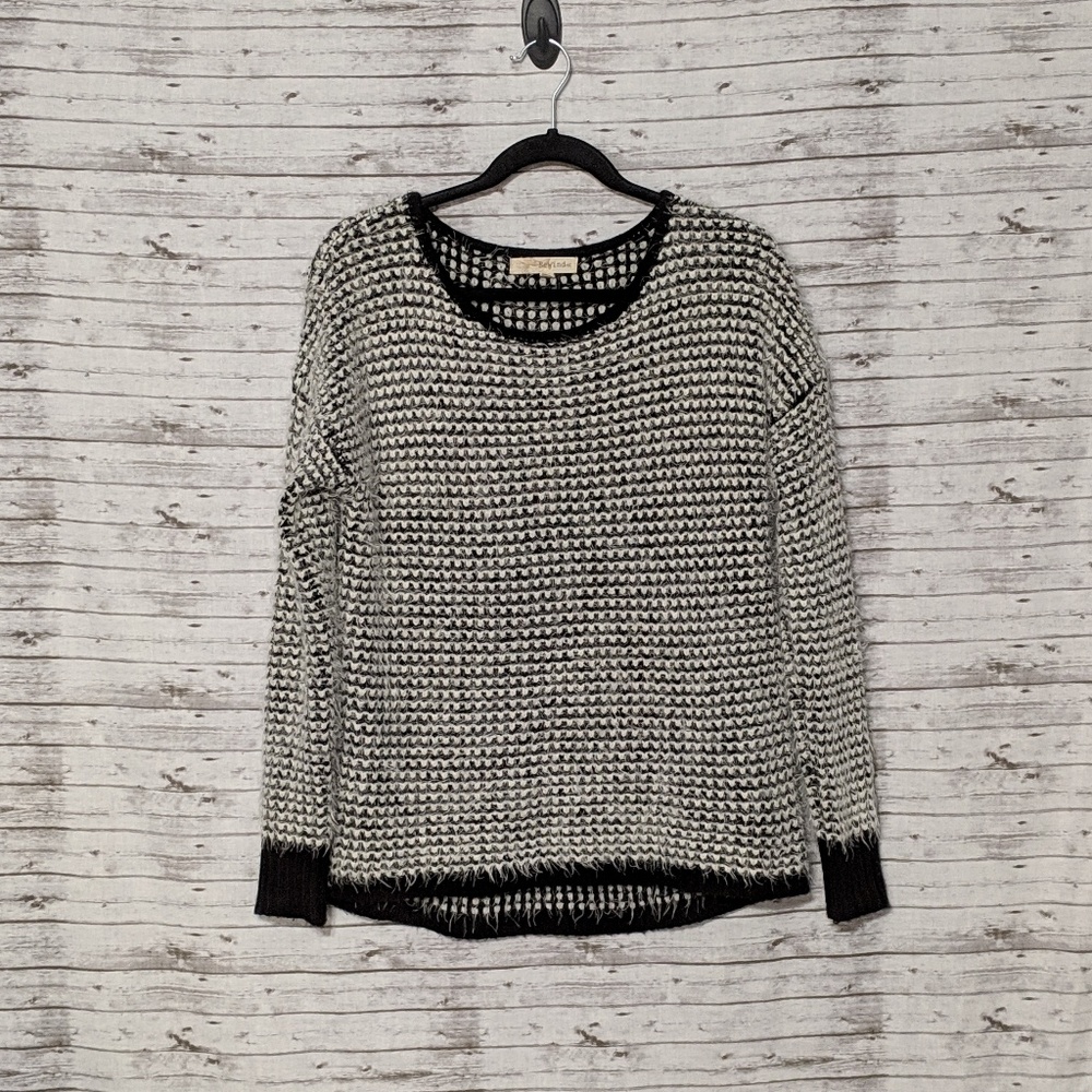 🦋 Rewind Women's Sz:M black & white fuzzy sweater